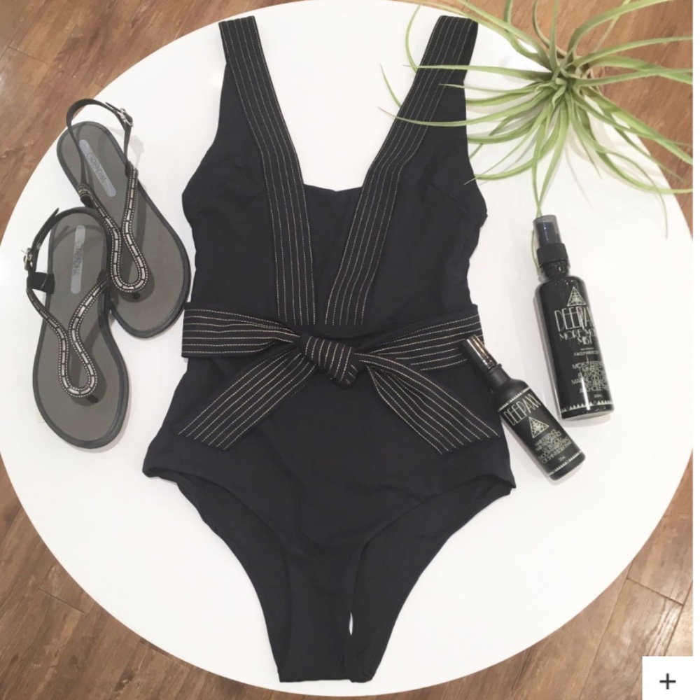 OndadeMar Black‎ Belted One-Piece Swimsuit Size L